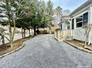 25 Floyd Rd N, Shirley, NY 11967