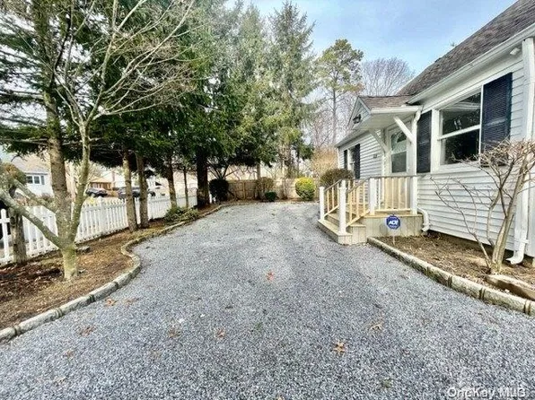 25 N Floyd Road, Shirley, NY 11967