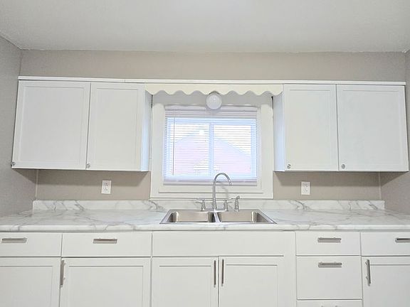 5th image of 216 E Madison St #216