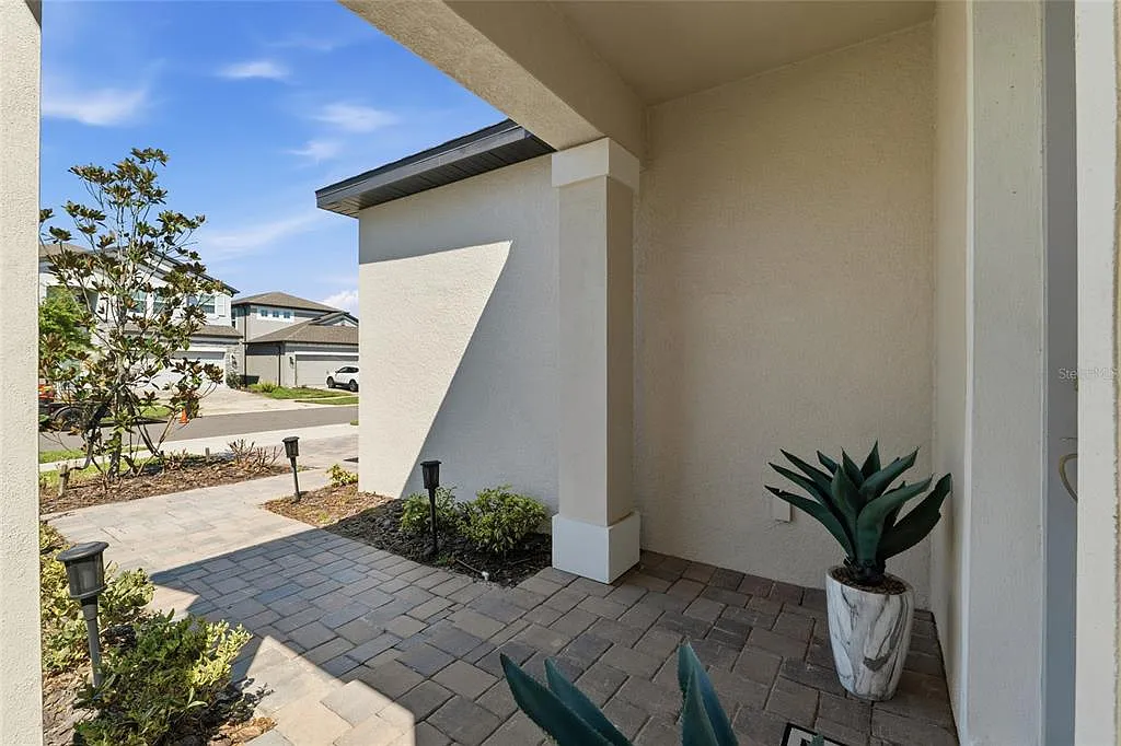 3 bed, 3.5 bath, 2143 sqft, $3,400 — Photo 4