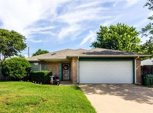 4511 Royal Springs Dr, Arlington, TX 76001