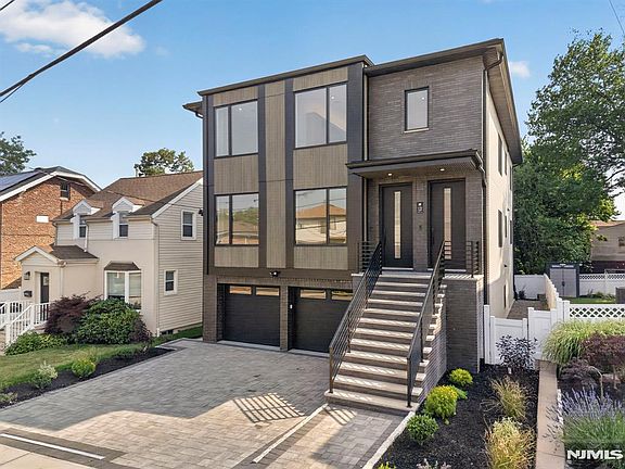 3rd image of 122 E Edsall Ave