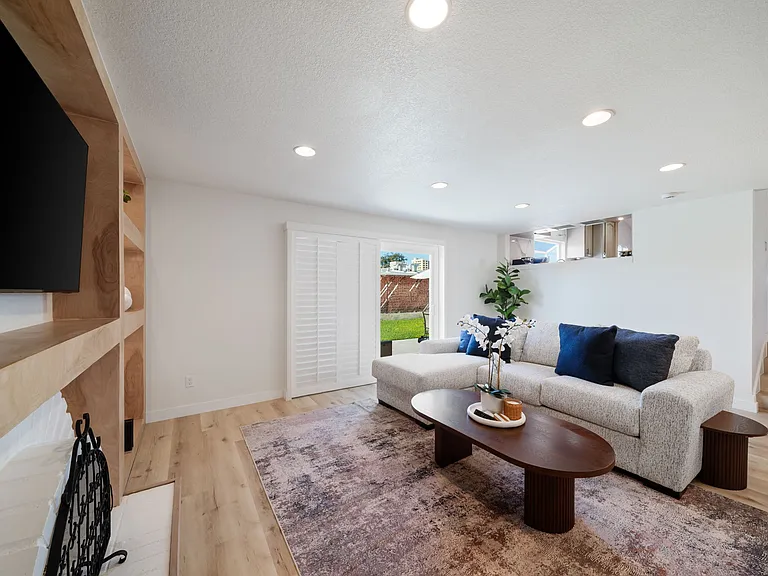 12246 Janet St — Photo 7