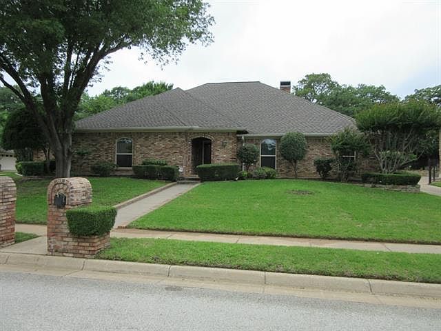 1st image of 3809 Hillwood Way