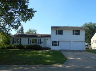 813 W 18th St, Sterling, IL 61081