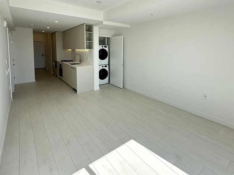 1120 Georgia St E #303 — Photo 9