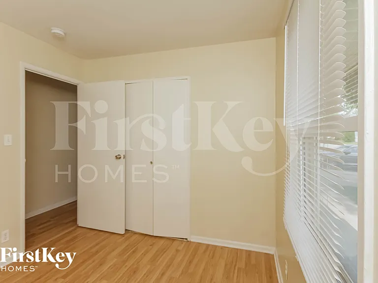 703 E Streamwood Blvd — Photo 9