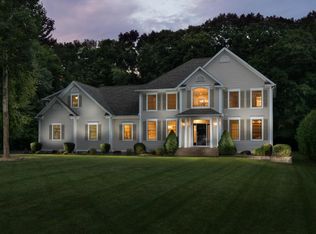 8 Sycamore Hls, Avon, CT 06001