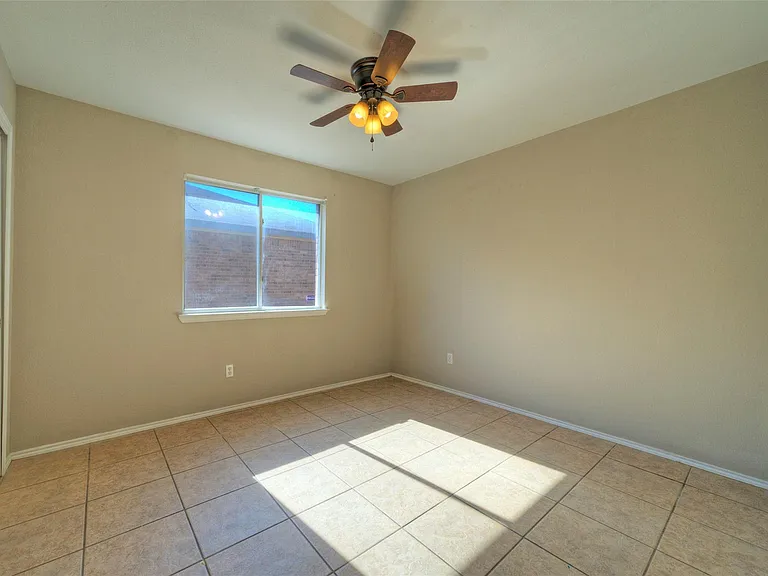 913 Dexter Dr — Photo 23