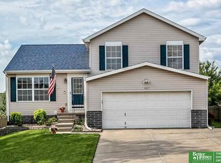 16707 Erskine St, Omaha, NE 68116