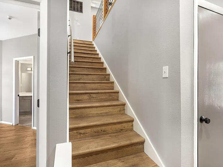 710 W Walnut St — Photo 6