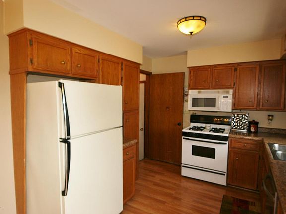 4th image of 3815 New Holland St