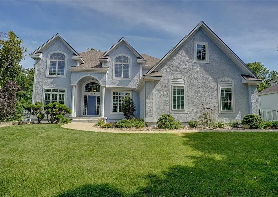 1st image of 2328 NE Smokey Hill Dr
