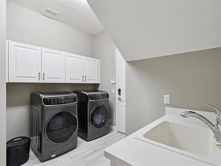 7556 John Hancock Dr — Photo 37