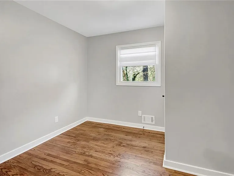 2692 Rockcliff Rd SE — Photo 12