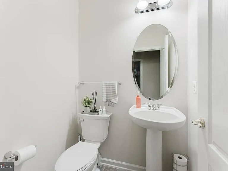 4577 Derring Ln — Photo 14