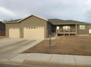291 18th Ave W, Dickinson, ND 58601