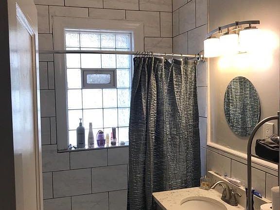 2nd image of 7357 Lindell Blvd #206