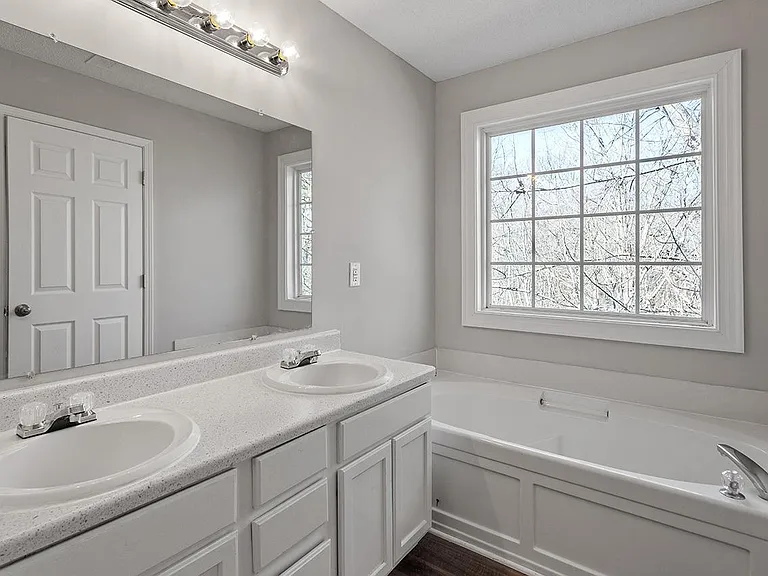 2839 Gross Ave — Photo 19