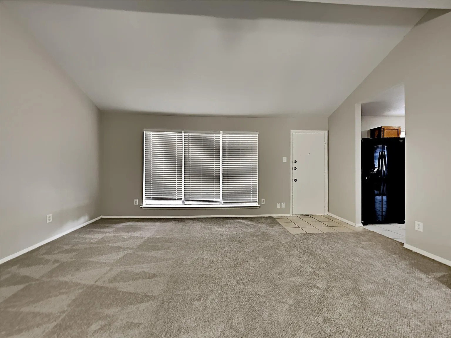2 bed, 2.0 bath, 1712 sqft, $1,739 — Photo 2