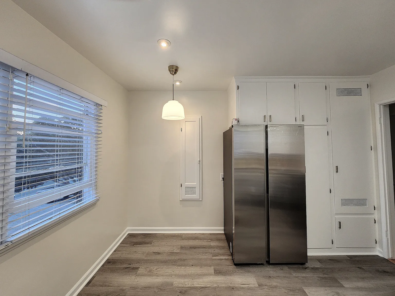 2 bed, 875 sqft, $3,000 — Photo 4