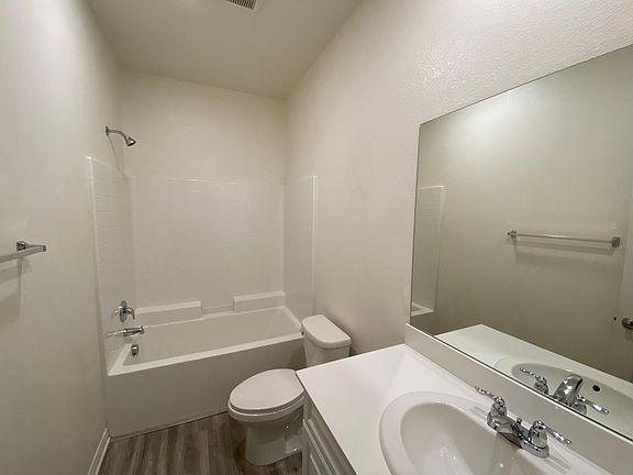 3rd image of 2383 Vineyard St