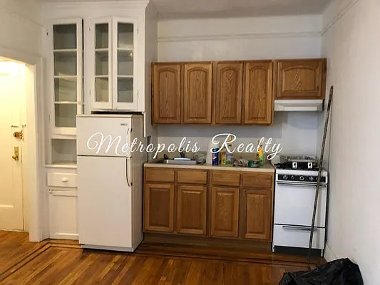 Rented by Metropolis International Realty Inc. | media 25