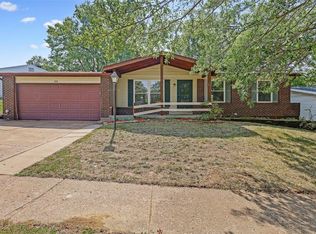 818 Windingpath Ln, Ballwin, MO 63021