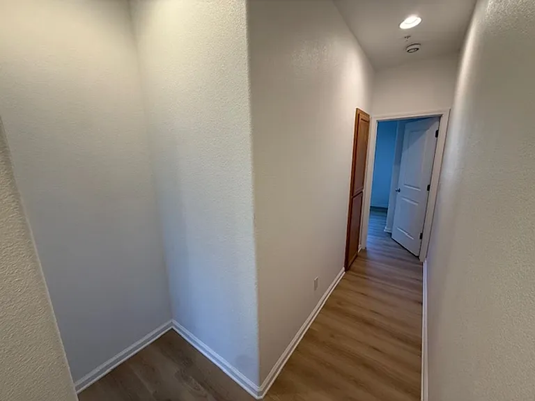 1419 Nevin Plz — Photo 17