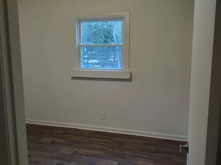 1020 S Main St NE — Photo 22