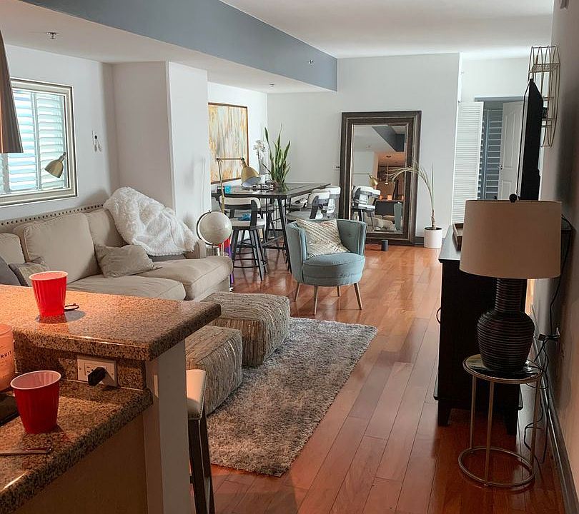 1st image of 425 W Beech St Unit 404