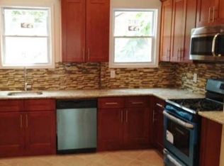 3080 32nd St APT 1, Astoria, NY 11102