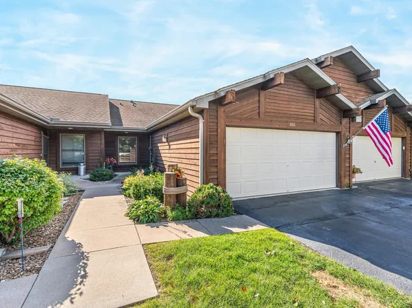 806 E River Dr, Omro, WI 54963