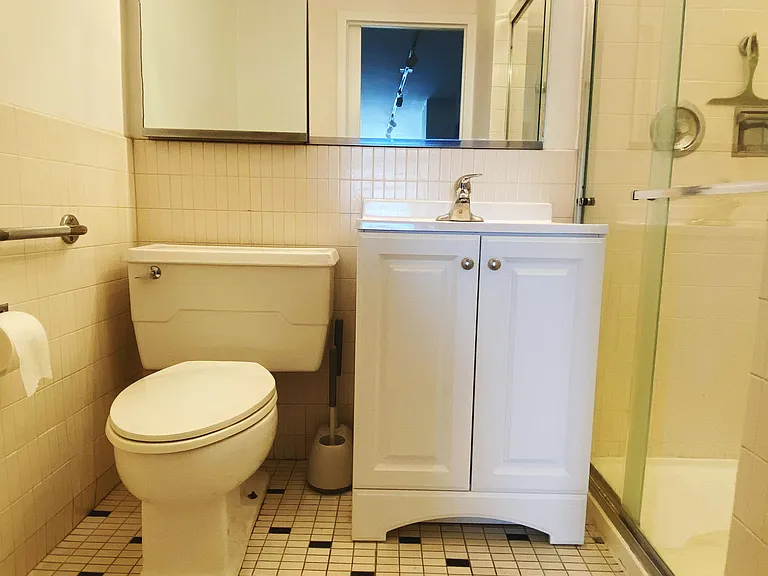 5701 N Sheridan Rd #11A — Photo 8