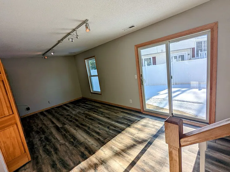 8778 Hawthorne Dr — Photo 4