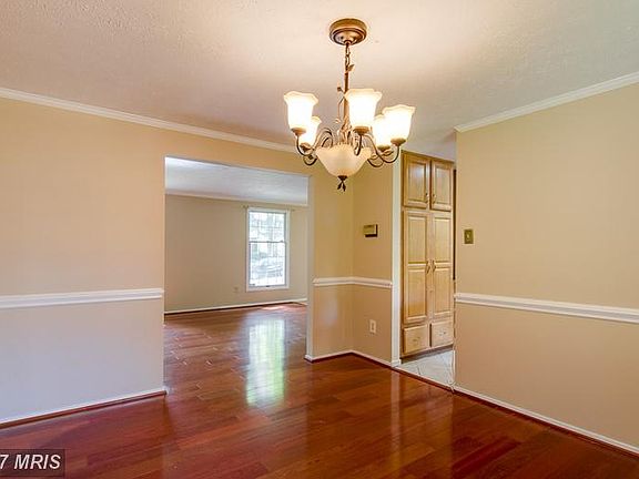 Formal dining room with crown and chair moulding.