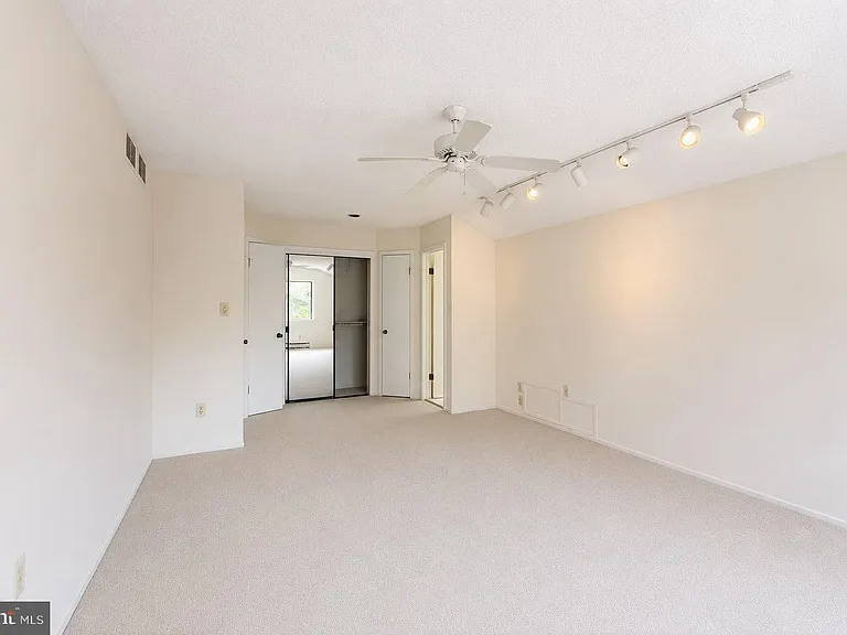 83 Sayre Dr — Photo 11