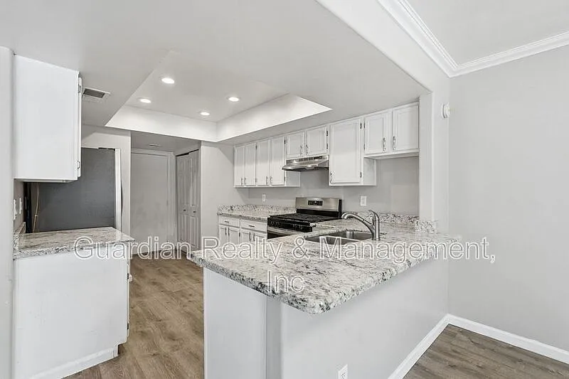 3 bed, 3.0 bath, 1396 sqft, $2,195 — Photo 4