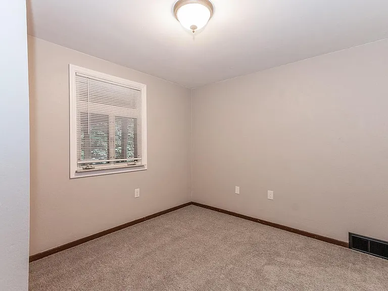 50 McNeilly Ct — Photo 13