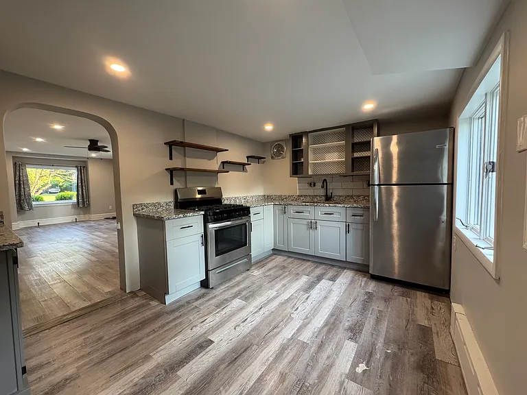 112 S Scott Ave #1 — Photo 6