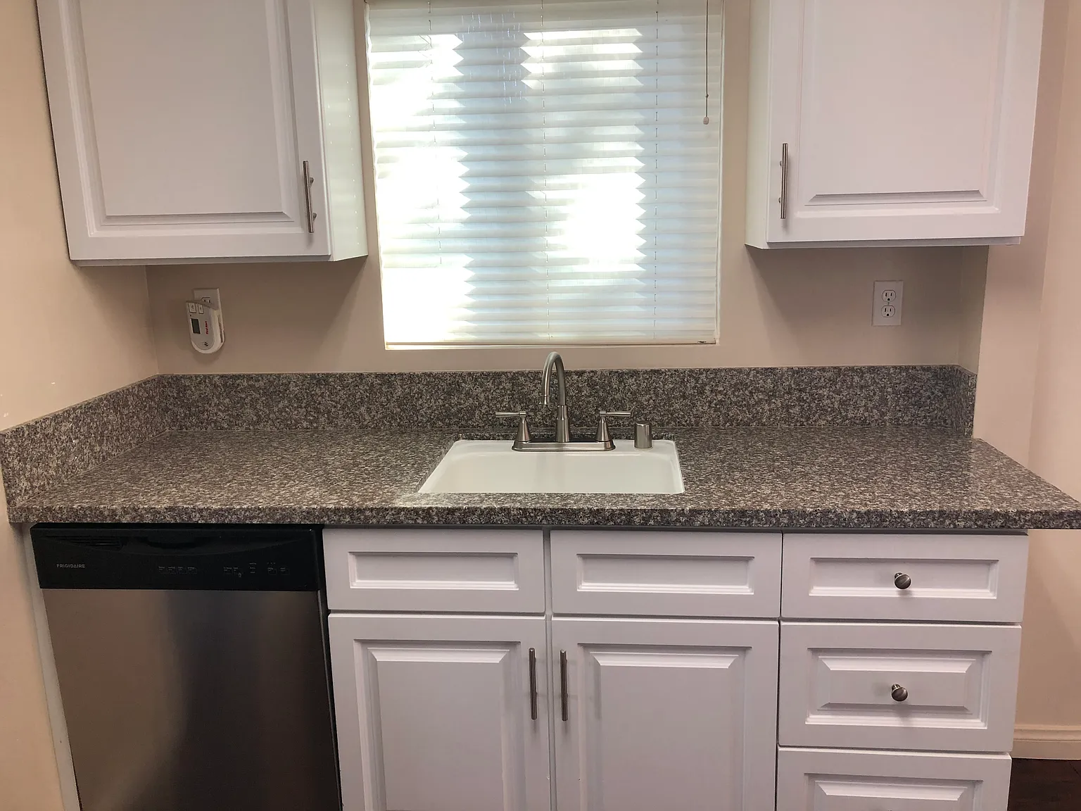 Briggs Ave, La Crescenta — Photo 4