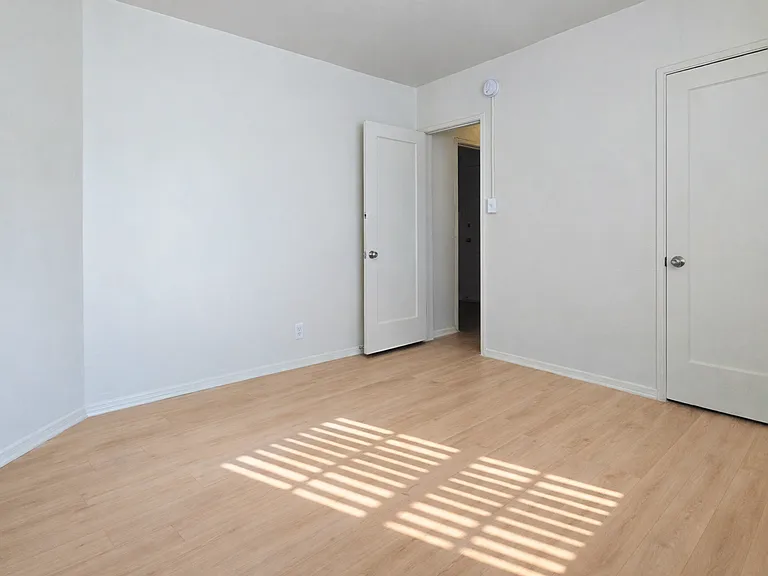 605 Kelton Ave — Photo 50