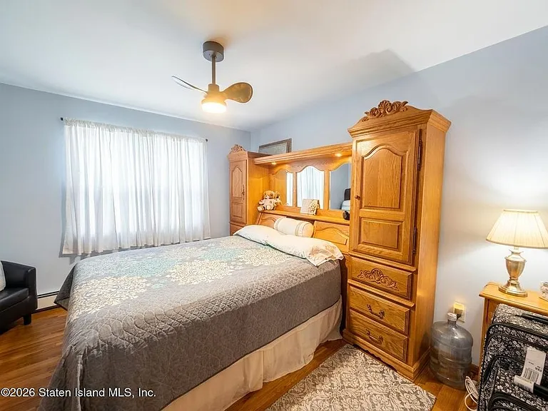 240 Graves St — Photo 11