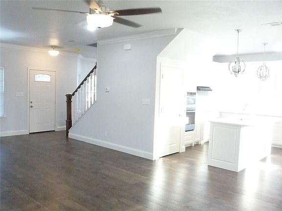 5th image of 340 Miramar Cir