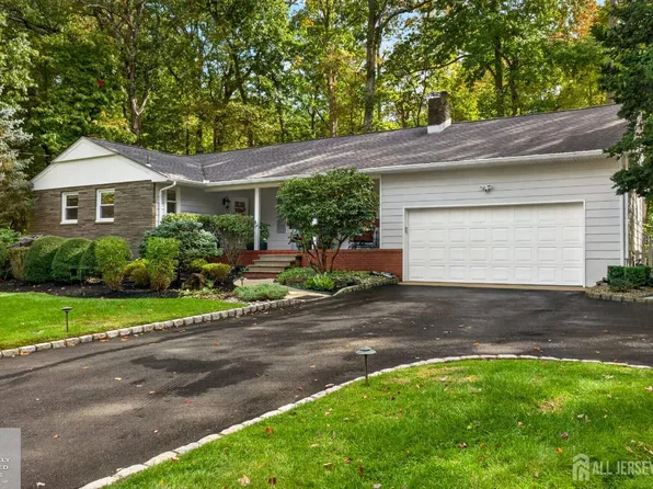 25 Willow Ln, Englishtown, NJ 07726