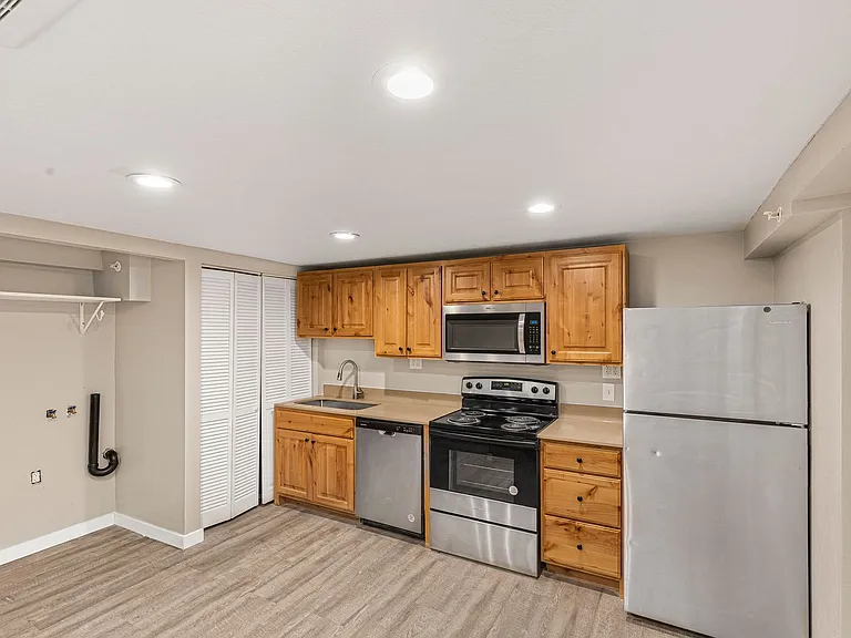 The Grove Apartments — Photo 6