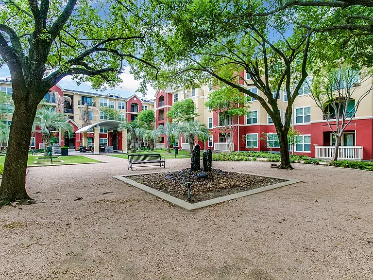 The Viv on West Dallas — Photo 11