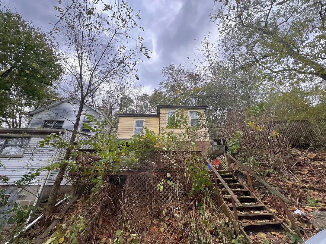 319 Strickler St photo 1