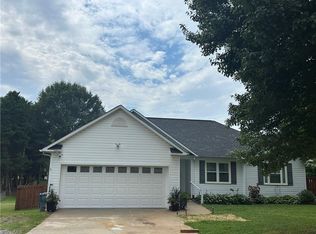 186 Crestview Dr, Mocksville, NC 27028