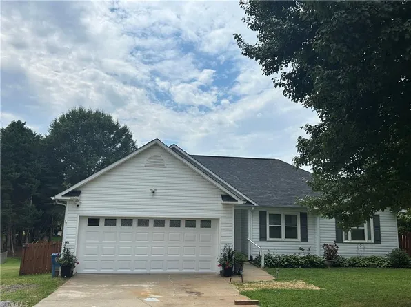 186 Crestview Dr, Mocksville, NC 27028